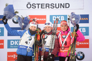 Призеры первого спринта сезона (слева направо): Кайса Мякяряйнен, Мари Дорен-Абер и Габриэла Коукалова